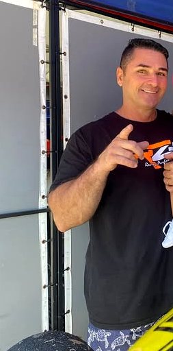José Antônio, o Zé do Bode, no box da equipe